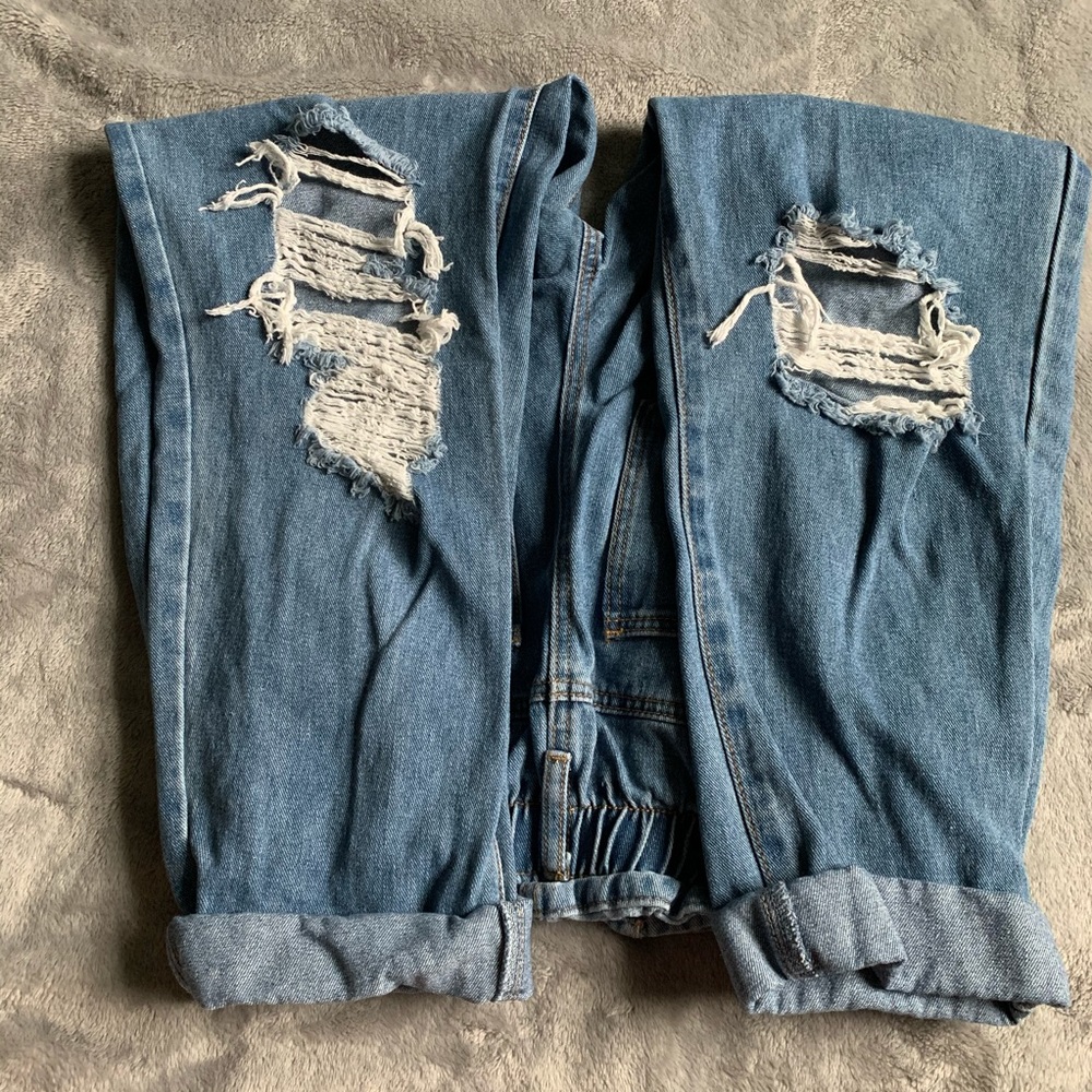 Distressed High-Waisted Jeans - Picture 3 of 4